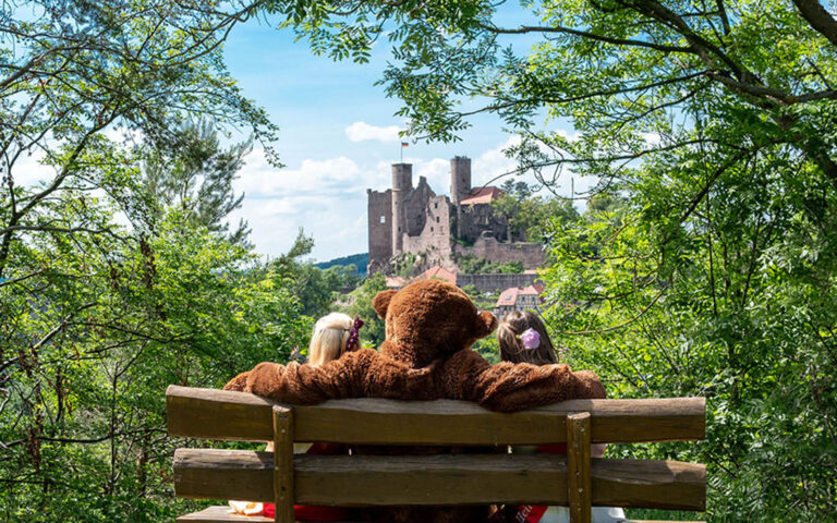 2022_mein_platz_routen_maerchenstrasse_Heilbad Heiligenstadt_Märchenfiguren-Burg_Hanstein