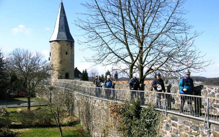 2022_mein_platz_routen_maerchenstrasse_Herbstein-Stadtmauer